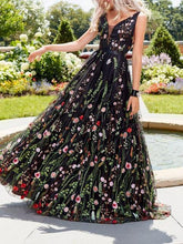 Robe longue brodée sans manches à col en V profond et slim